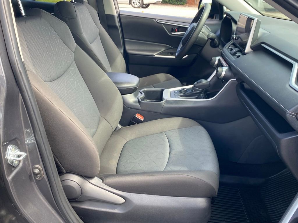 2025 Toyota RAV4 Hybrid XLE photo 15