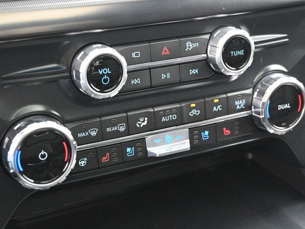 2025 Ford F-150 Lariat photo 14