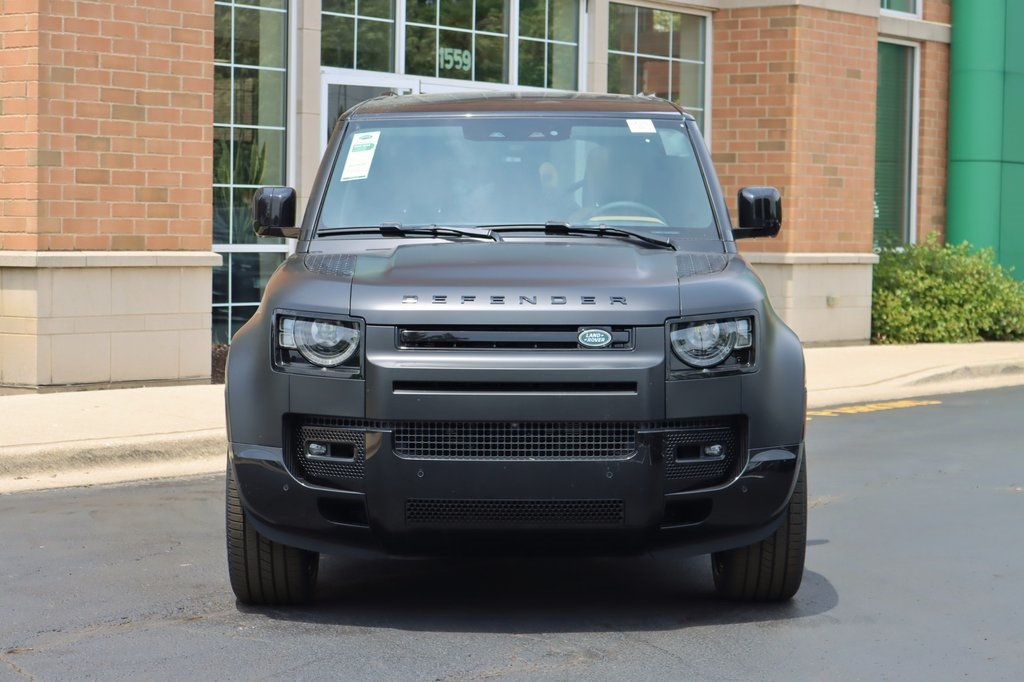 2025 Land Rover Defender 110 X-Dynamic SE photo 3