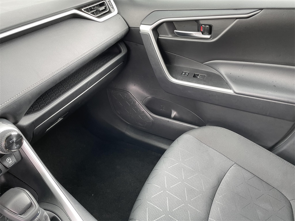 2024 Toyota RAV4 XLE photo 22