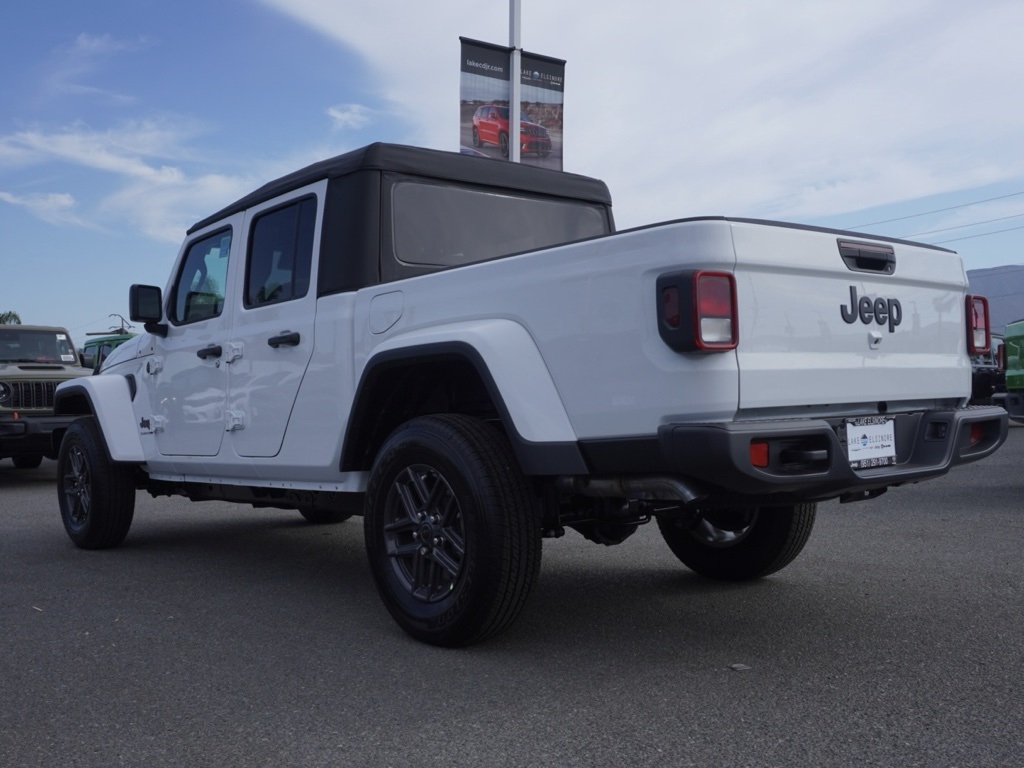 2025 Jeep Gladiator Sport photo 7