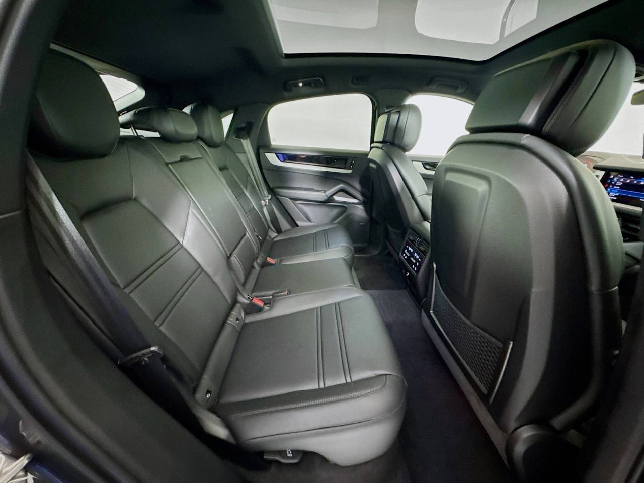 2025 Porsche Cayenne photo 22