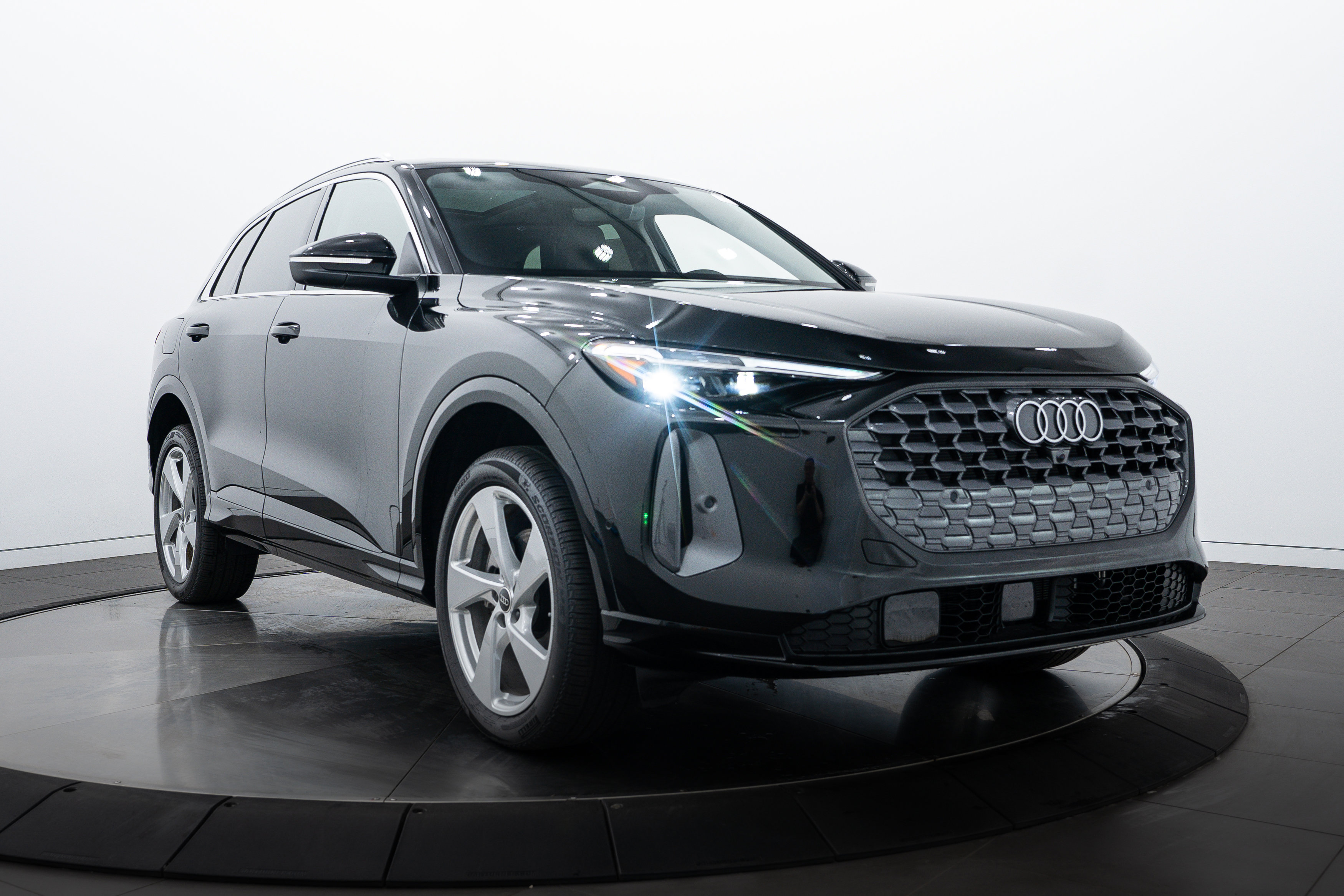 2025 Audi Q5 Premium Plus photo 2