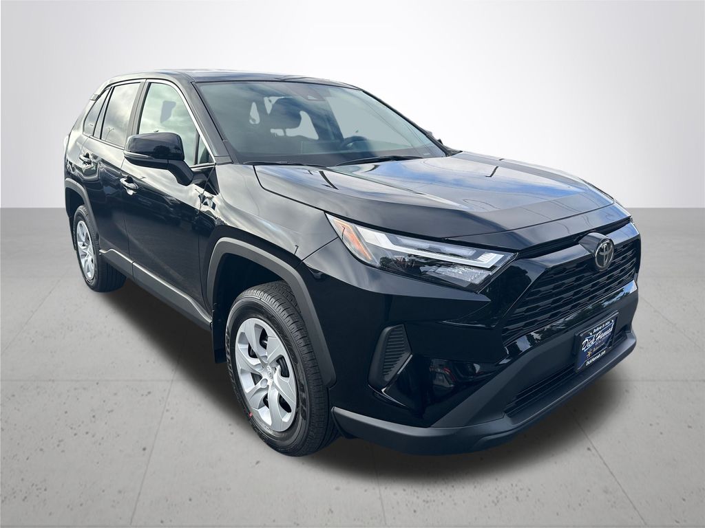 2025 Toyota RAV4 LE photo 5