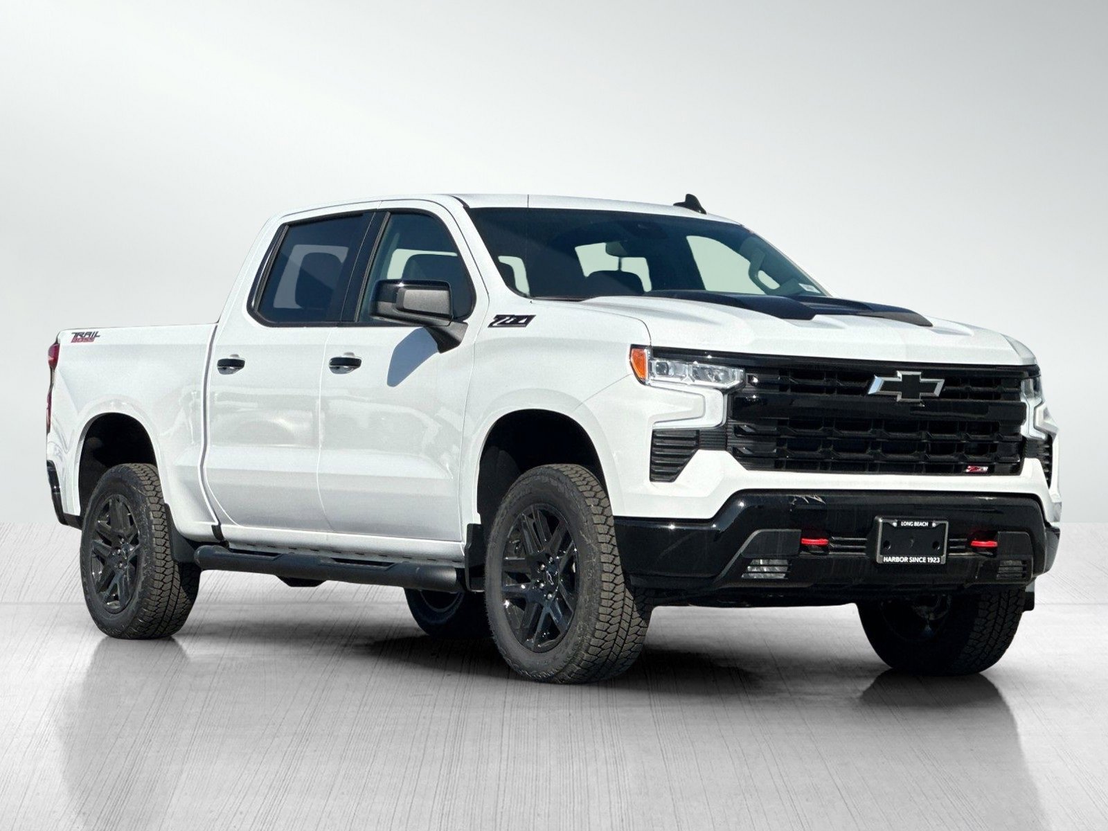 2025 Chevrolet Silverado Trail Boss LT photo 2