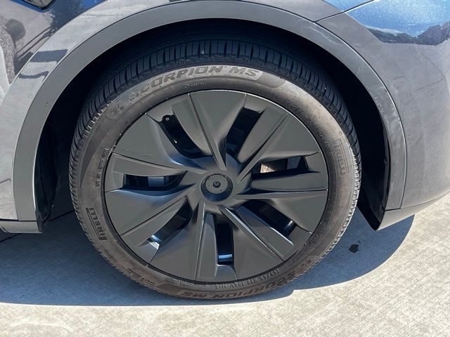 2024 Tesla Model Y Long Range photo 4