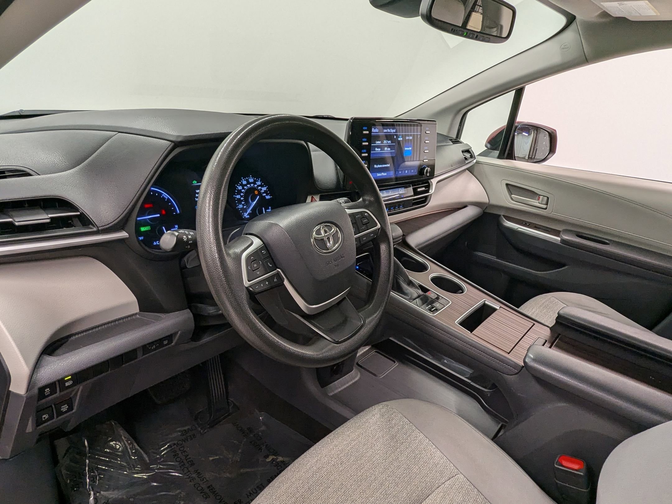 2021 Toyota Sienna LE photo 3