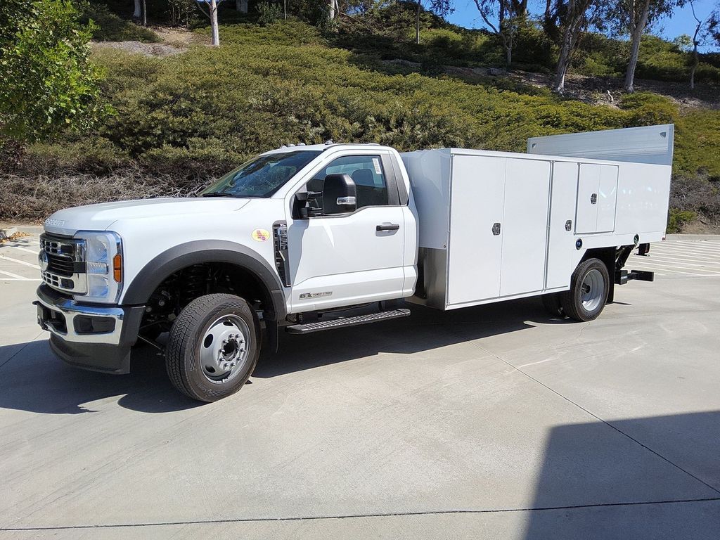 2025 Ford F-550 photo 2