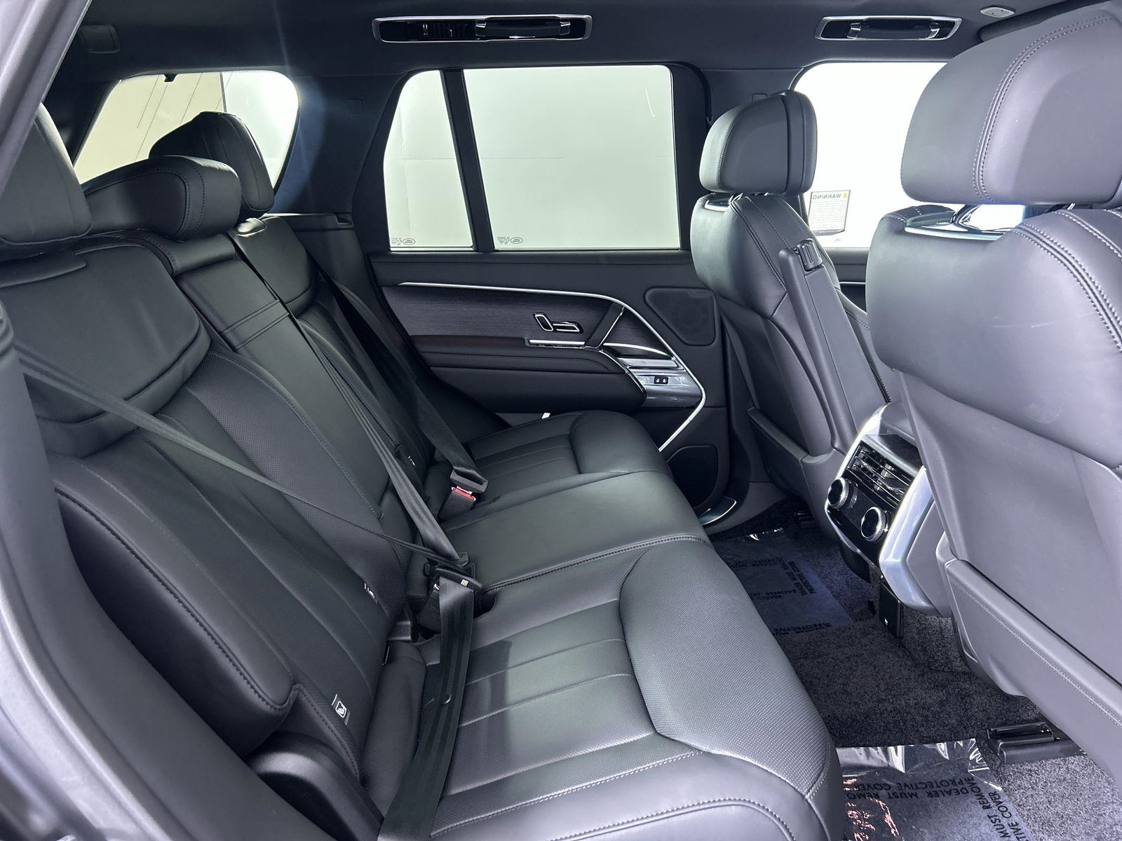 2025 Land Rover Range Rover SE photo 28