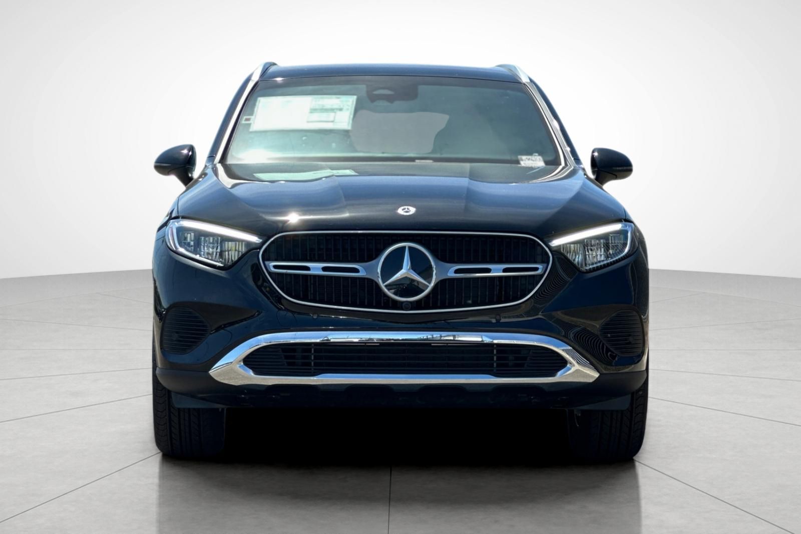 2025 Mercedes Benz GLC 300 photo 5