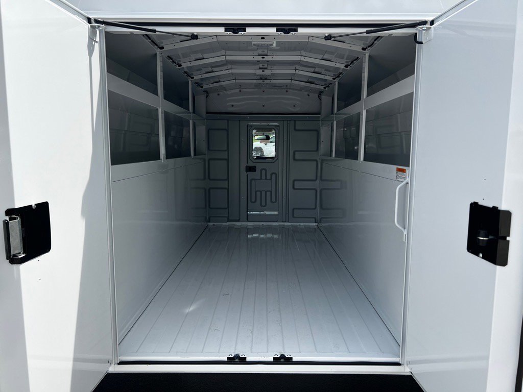 2025 Gmc Savana Cutaway 3500 photo 3