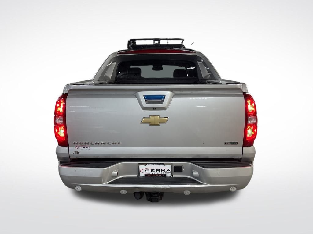 2011 Chevrolet Avalanche LT photo 4