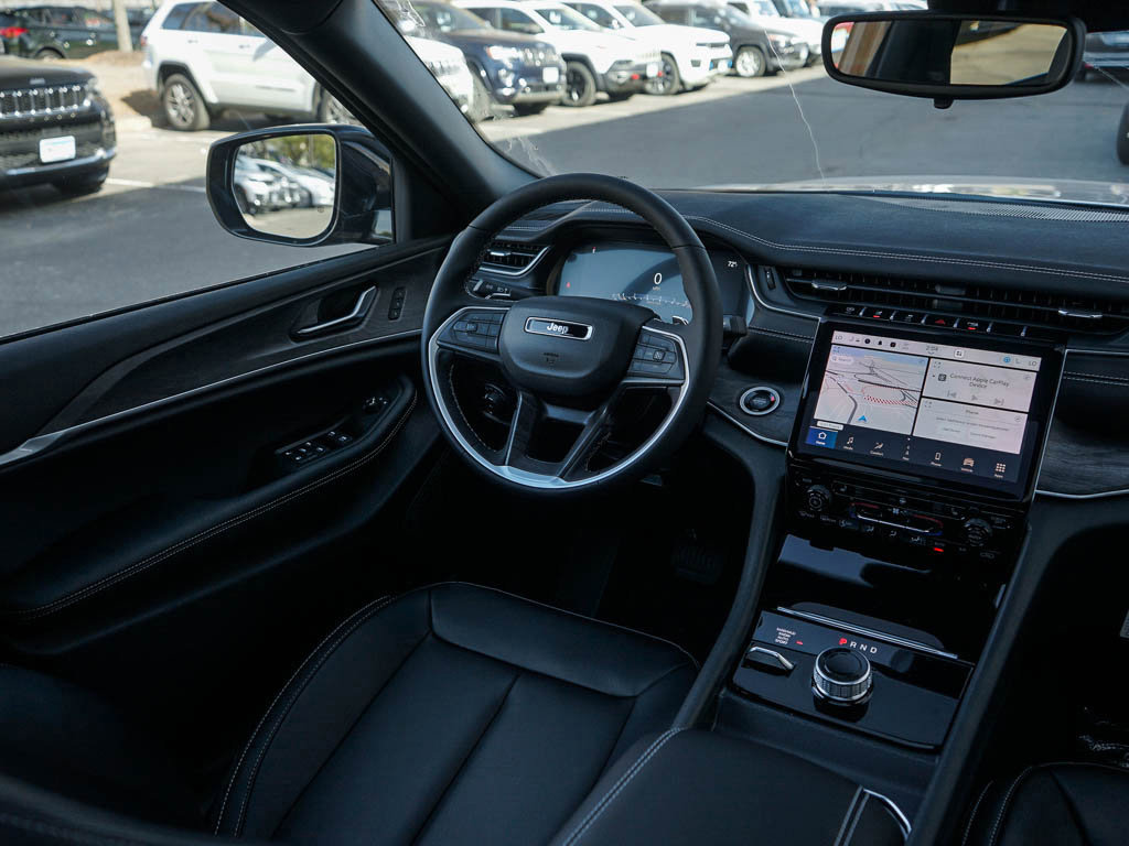 2025 Jeep Grand Cherokee Limited photo 12