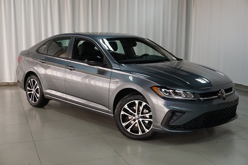 2025 Volkswagen Jetta 1.5T Sport photo 3