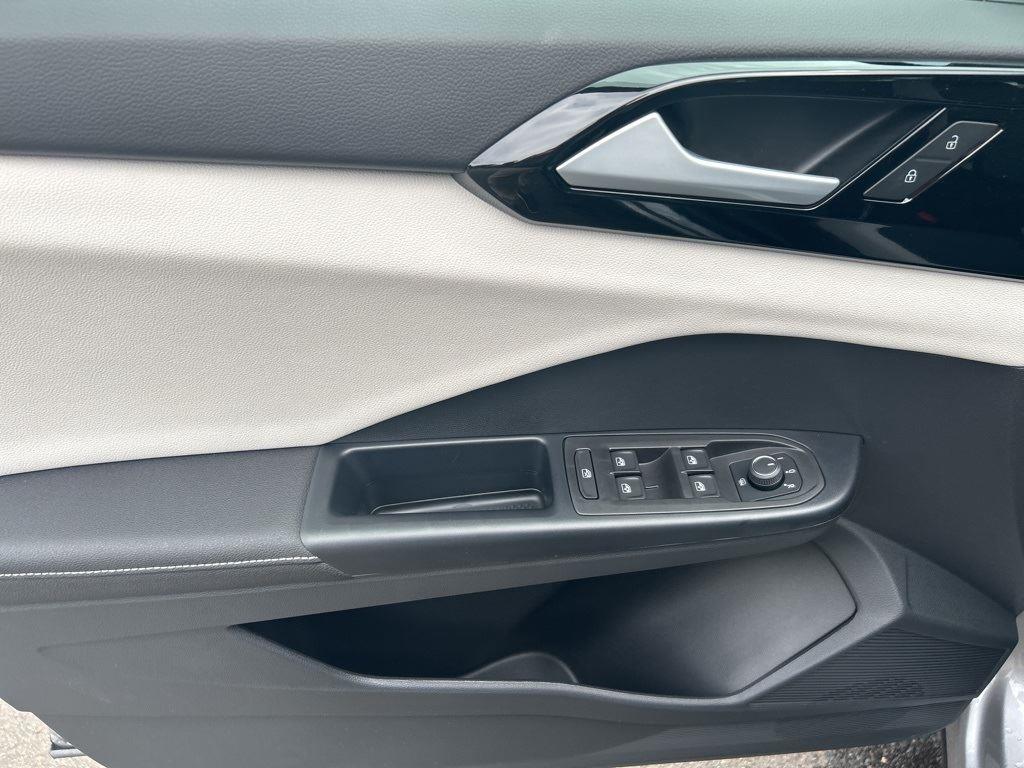 2025 Volkswagen Taos S photo 10