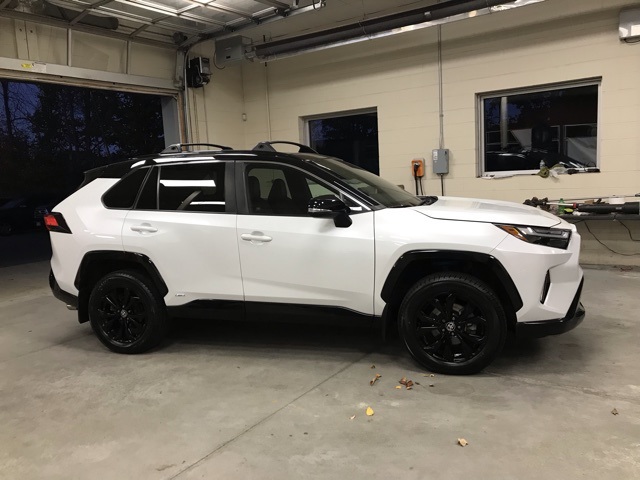 2023 Toyota RAV4 Hybrid XSE photo 2
