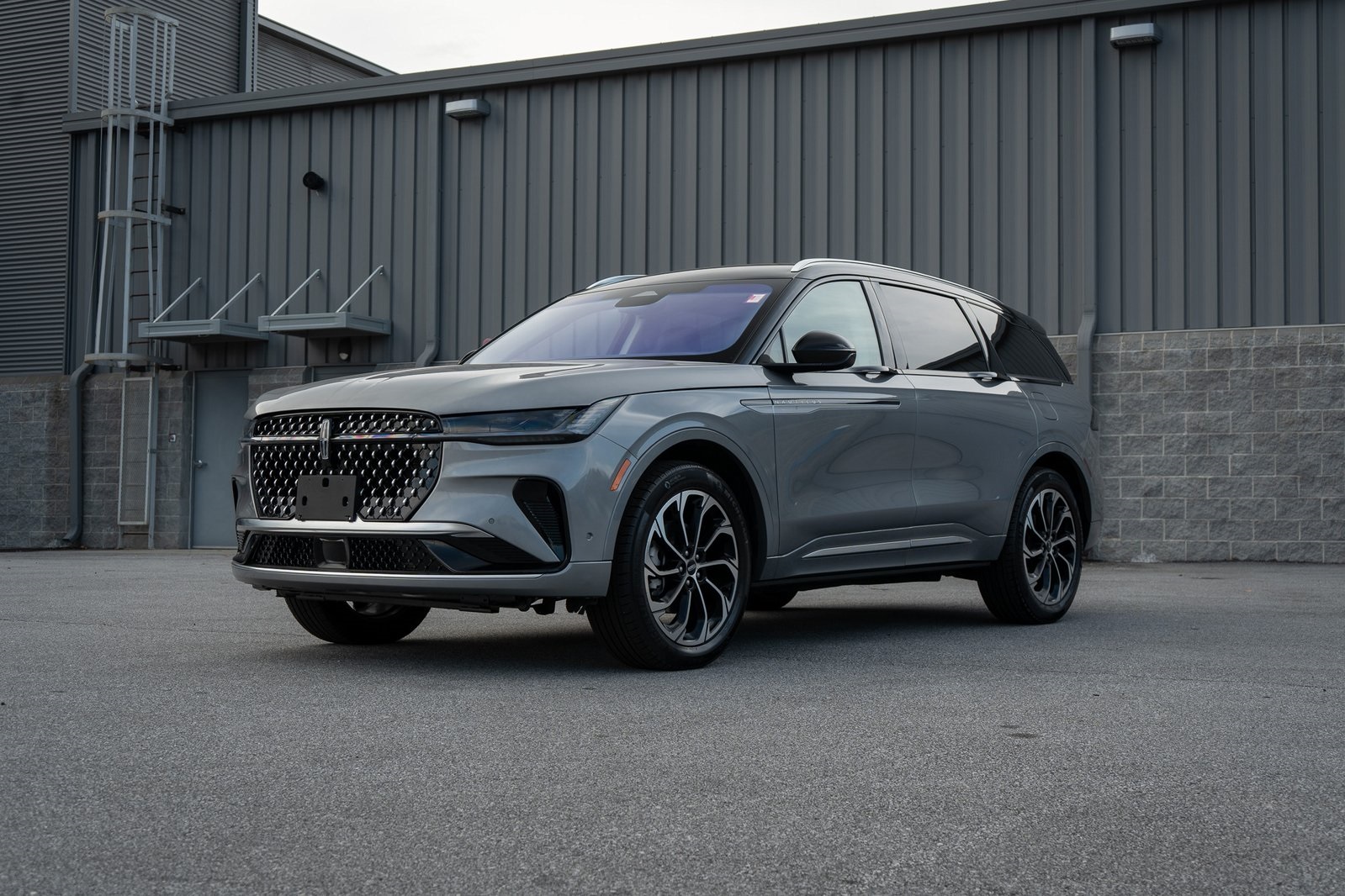 2024 Lincoln Nautilus Reserve photo 2