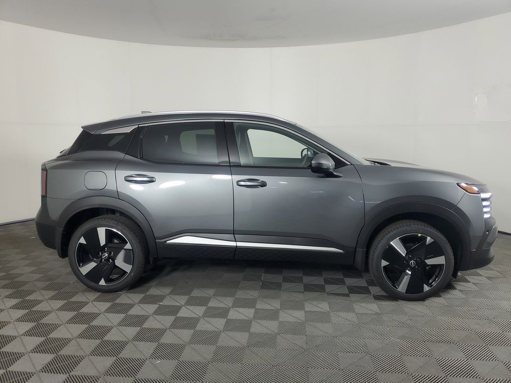 2025 Nissan Kicks SR photo 2