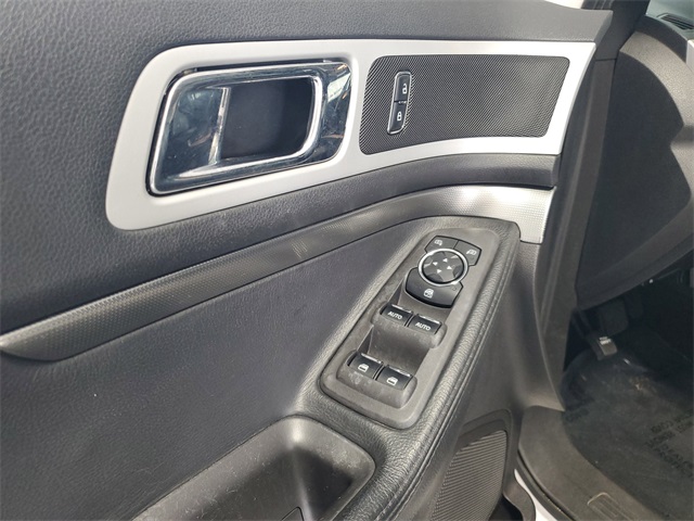 2015 Ford Explorer XLT photo 5