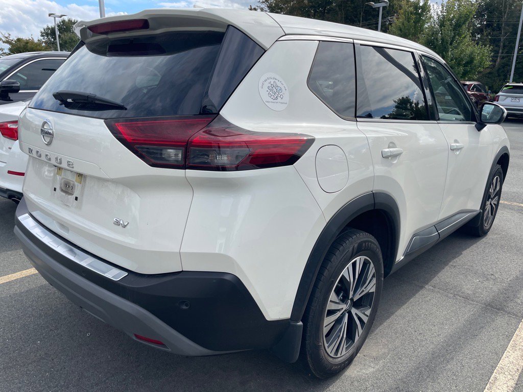 2021 Nissan Rogue SV photo 2
