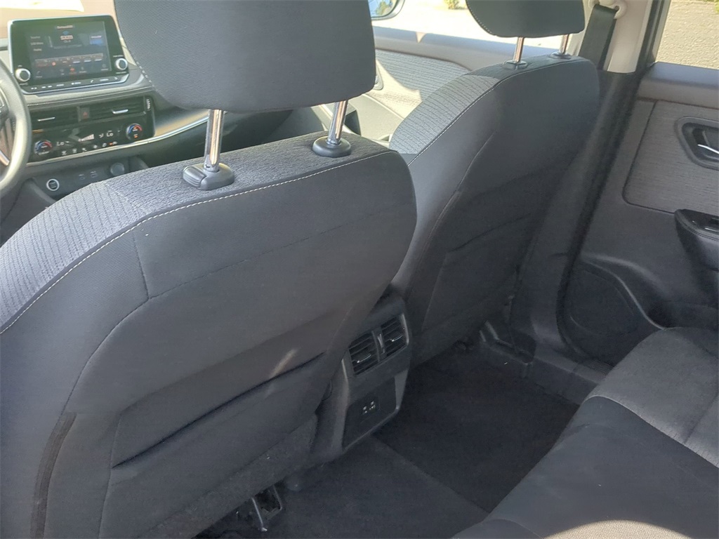 2021 Nissan Rogue SV photo 14