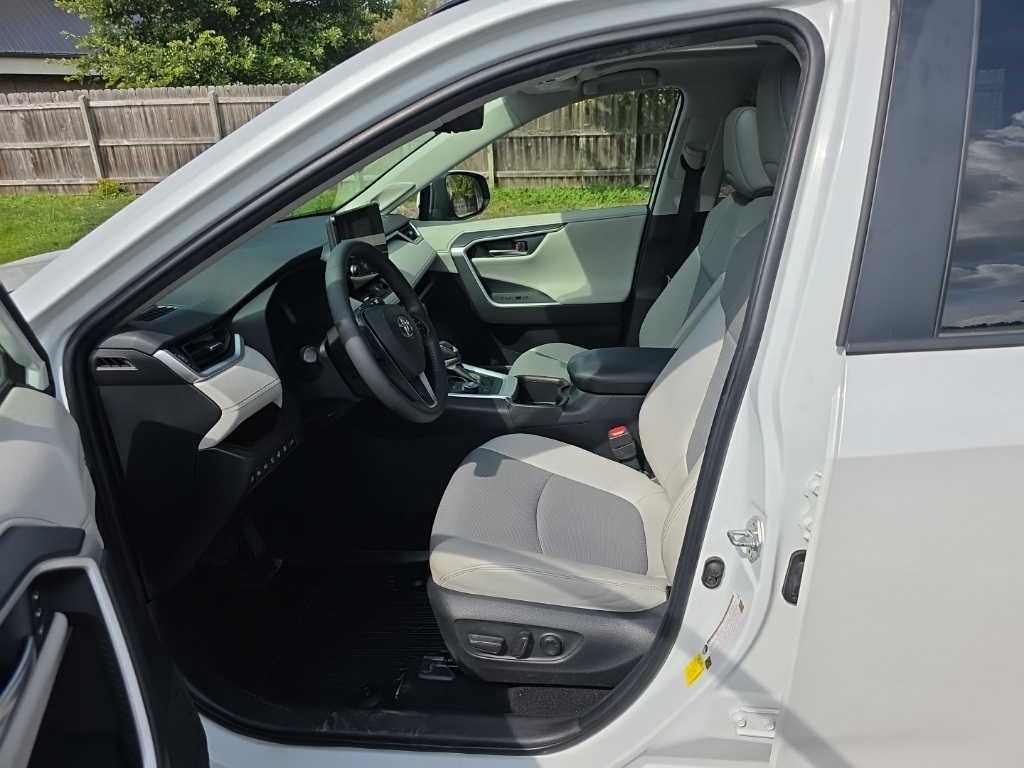 2024 Toyota RAV4 Hybrid Limited photo 3