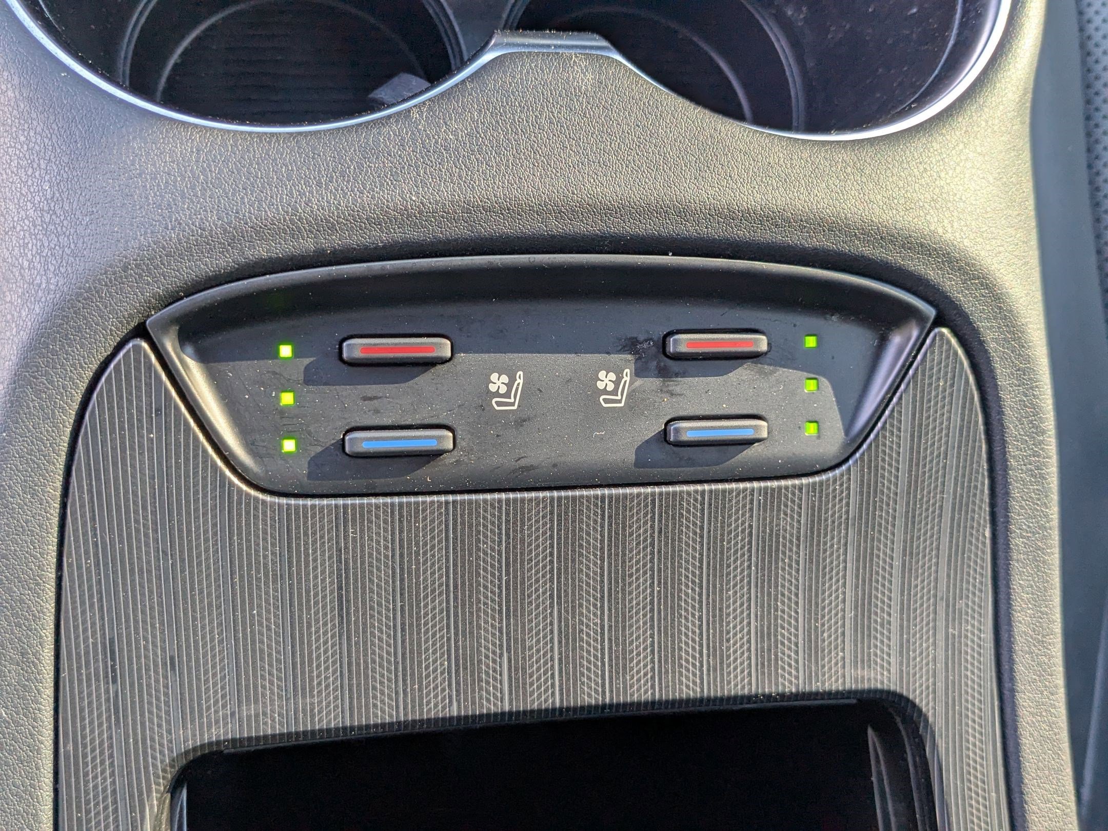 2021 Toyota Venza XLE photo 26