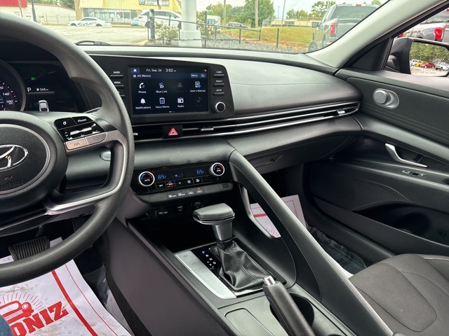 2021 Hyundai Elantra SEL photo 17