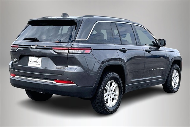 2024 Jeep Grand Cherokee Laredo photo 3