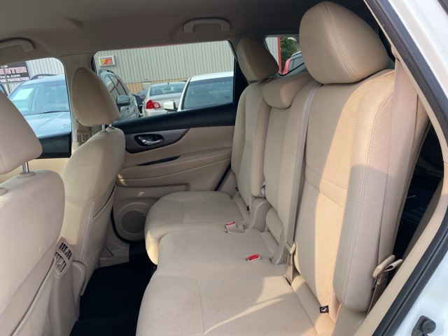 2016 Nissan Rogue SV photo 18