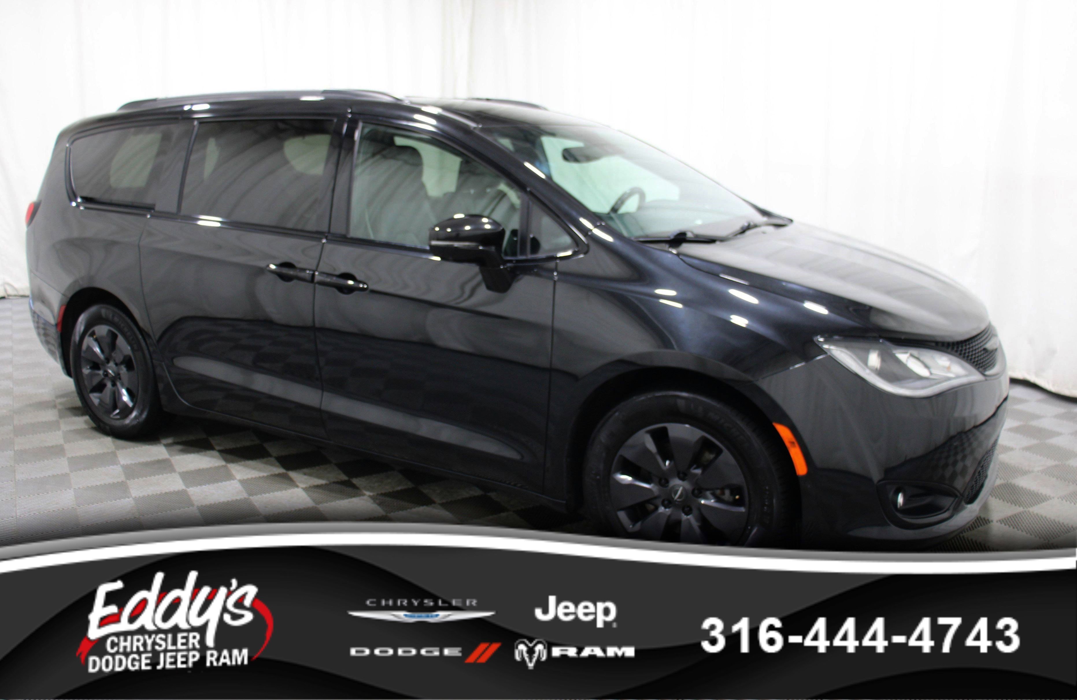 2020 Chrysler Pacifica Hybrid Limited's photo