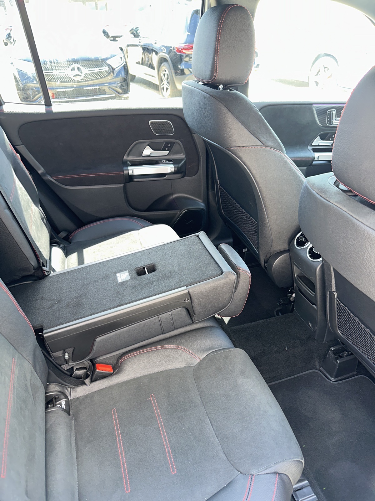 2025 Mercedes Benz GLB 250 photo 7