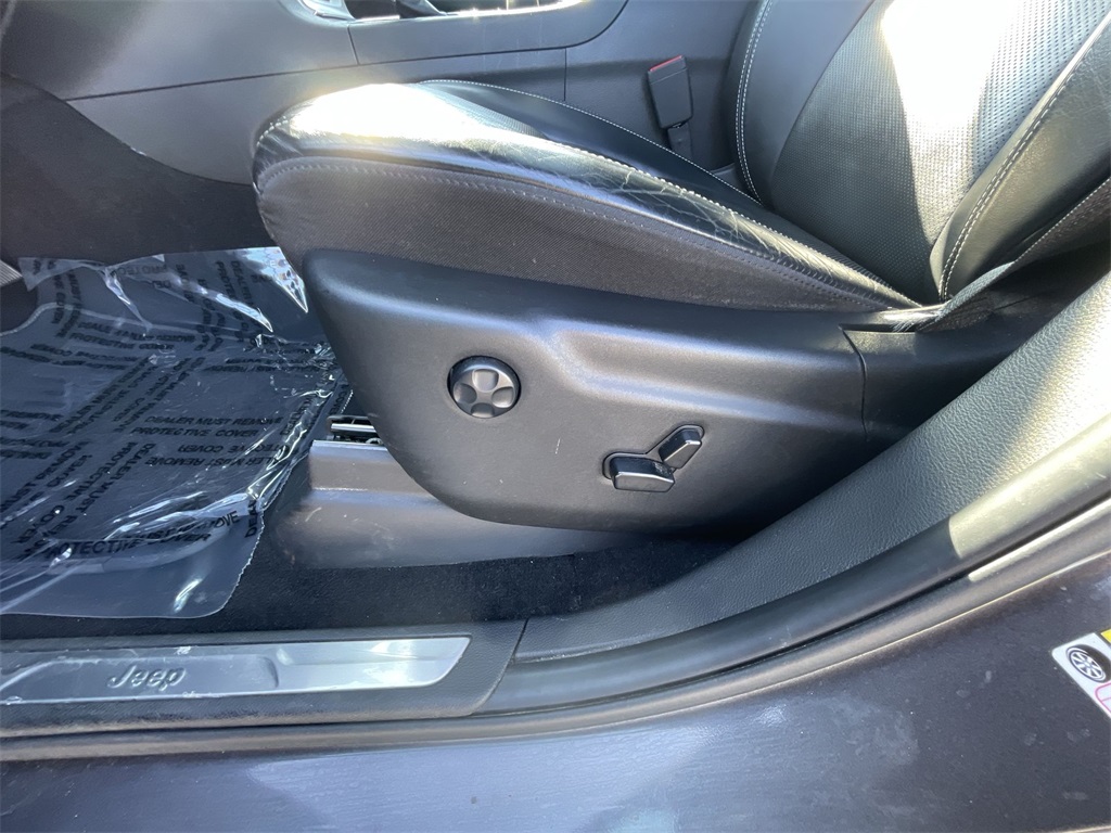 2021 Jeep Grand Cherokee Anniversary Edition photo 11