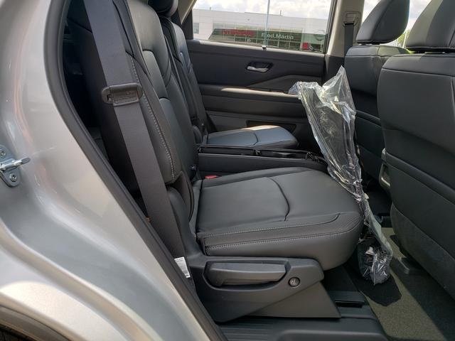 2025 Nissan Pathfinder SL photo 24