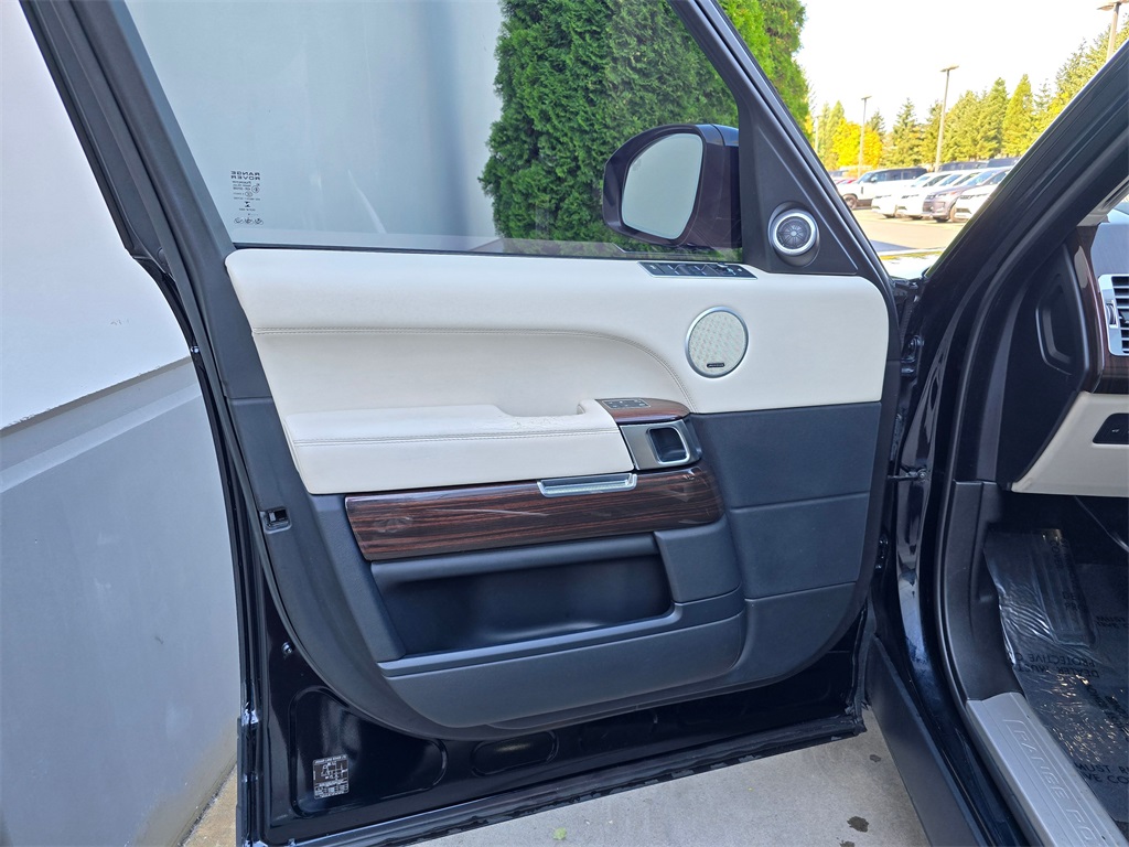 2016 Land Rover Range Rover HSE photo 21