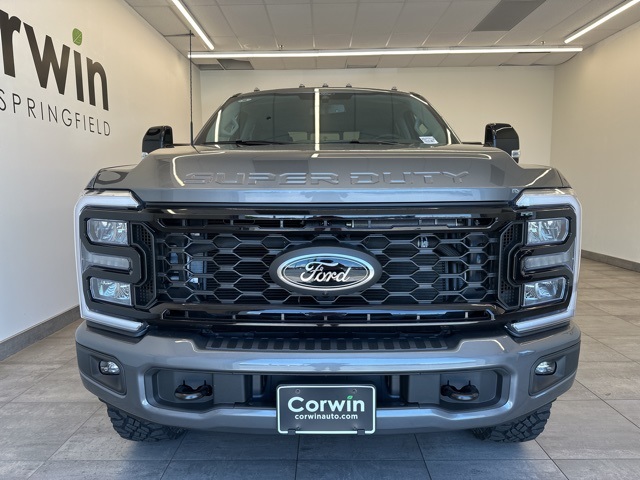 2025 Ford F-350 Lariat photo 2