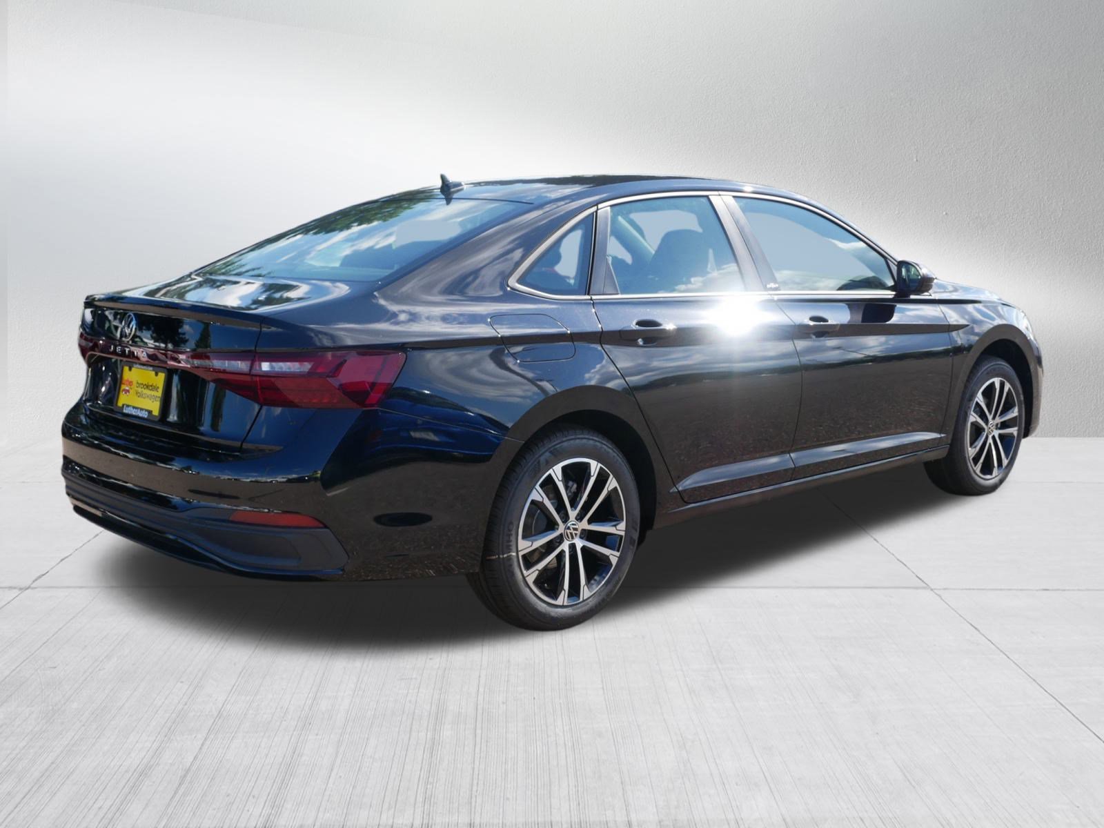 2025 Volkswagen Jetta Sport photo 2
