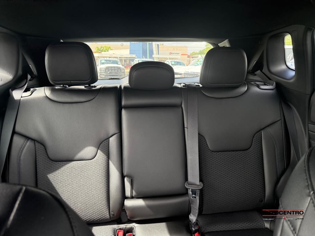 2026 Jeep Compass Latitude photo 3