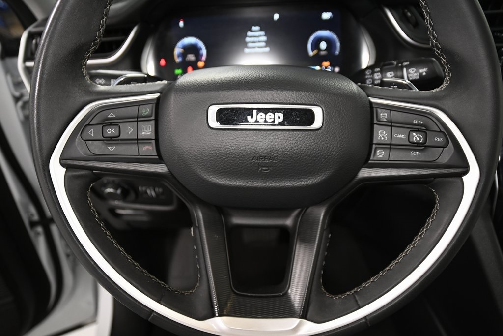 2023 Jeep Grand Cherokee Laredo photo 12