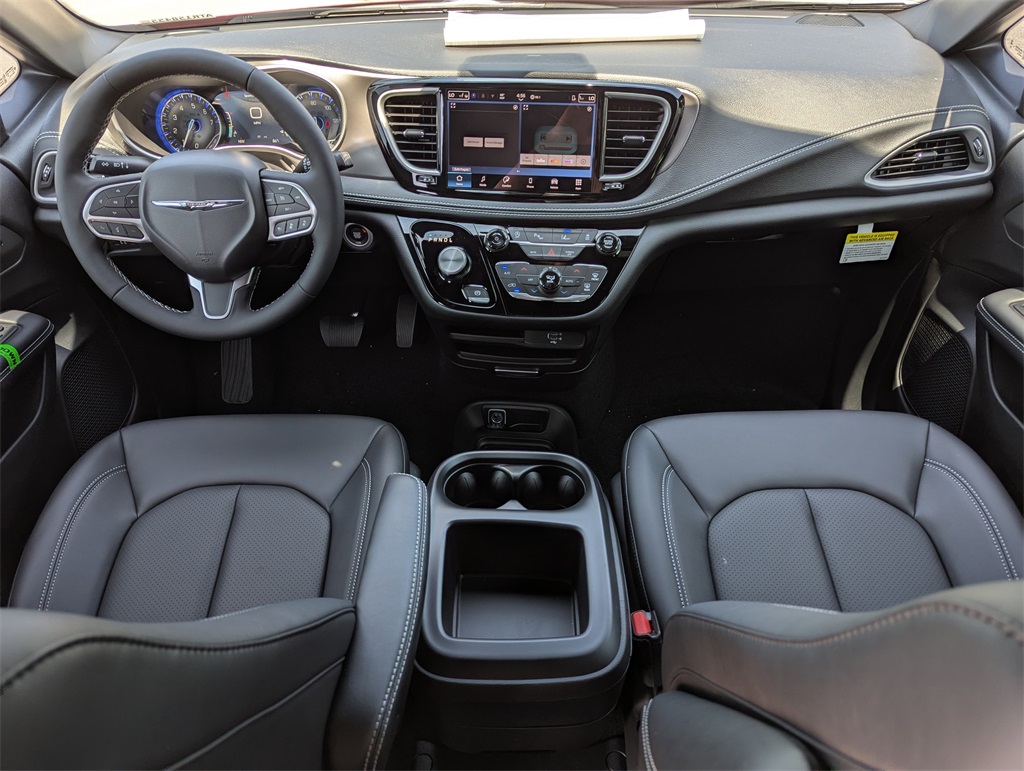 2026 Chrysler Pacifica photo 14