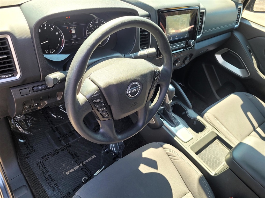 2023 Nissan Frontier SV photo 13