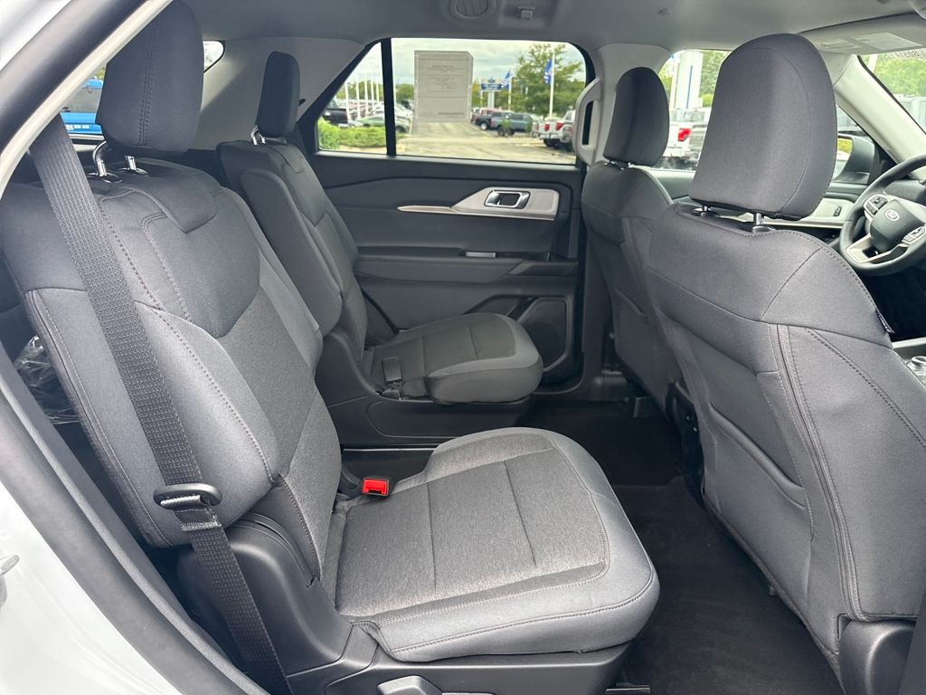 2025 Ford Explorer photo 10