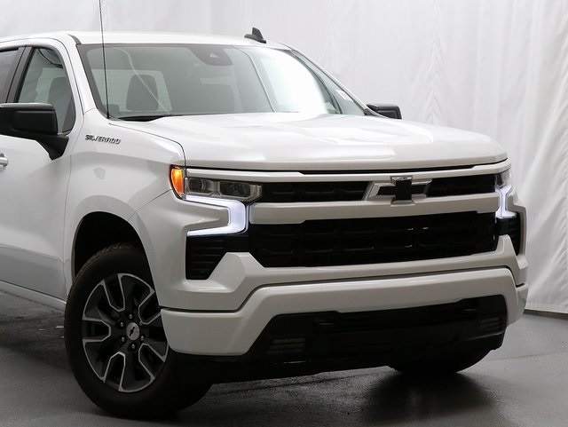 2024 Chevrolet Silverado 1500 RST photo 2