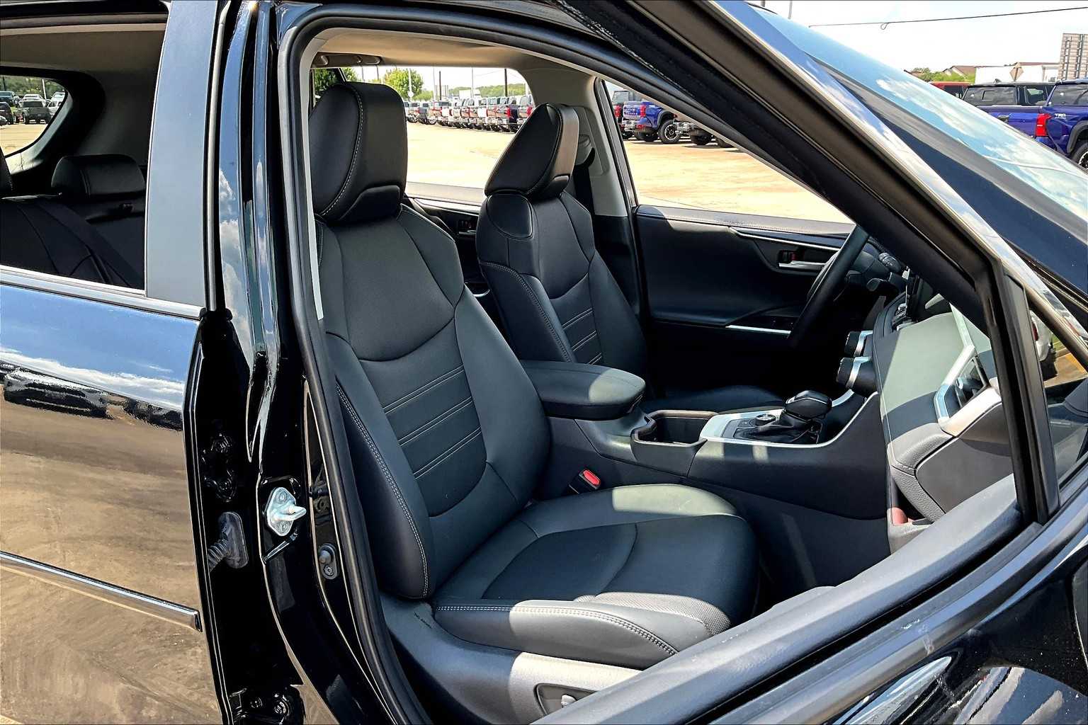 2024 Toyota RAV4 Hybrid Limited photo 8