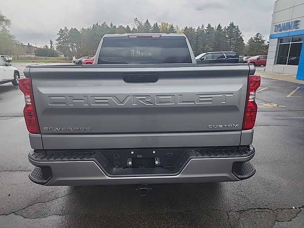 2025 Chevrolet Silverado 1500 Custom photo 3