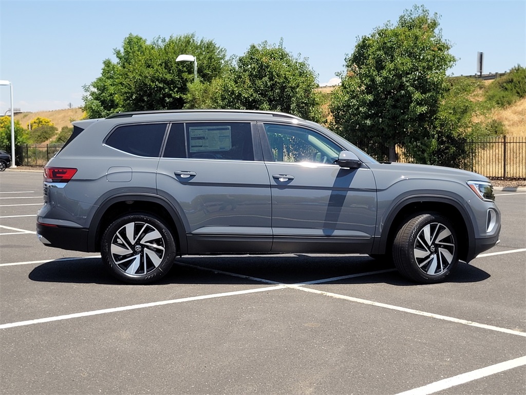2025 Volkswagen Atlas SE Technology photo 3