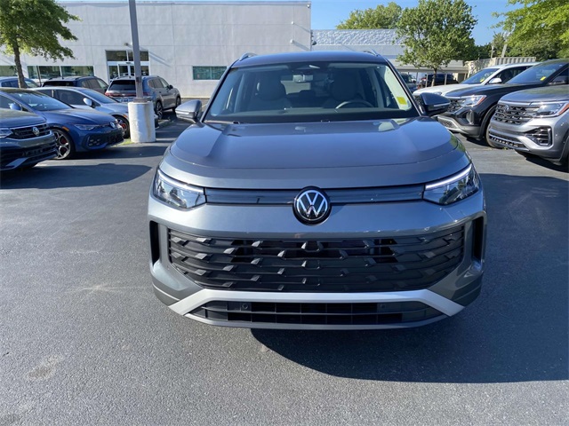2025 Volkswagen Tiguan SE photo 2