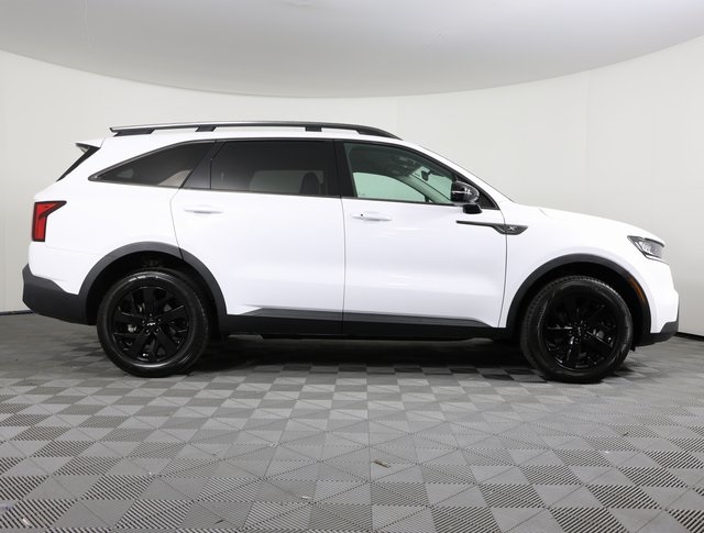 2022 Kia Sorento S photo 2