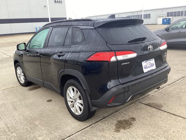 2022 Toyota Corolla Cross LE photo 14