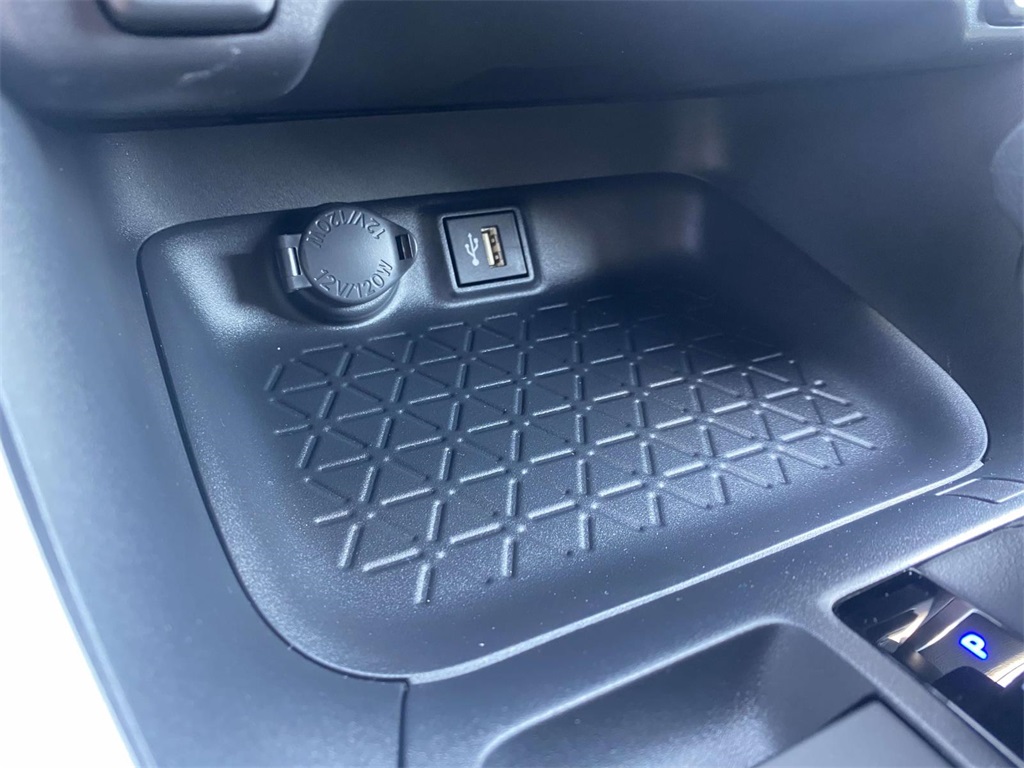 2025 Toyota RAV4 XLE photo 17